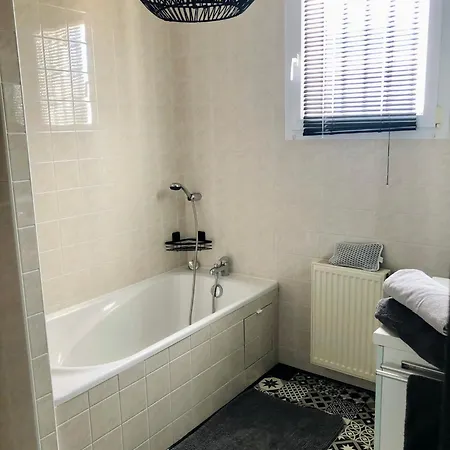 Espace Deux Et Sanitaires *